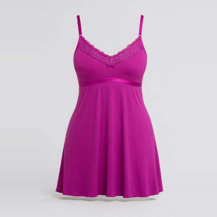 Camisón plus size de microfibra y encaje Susana - Púrpura Carmesí