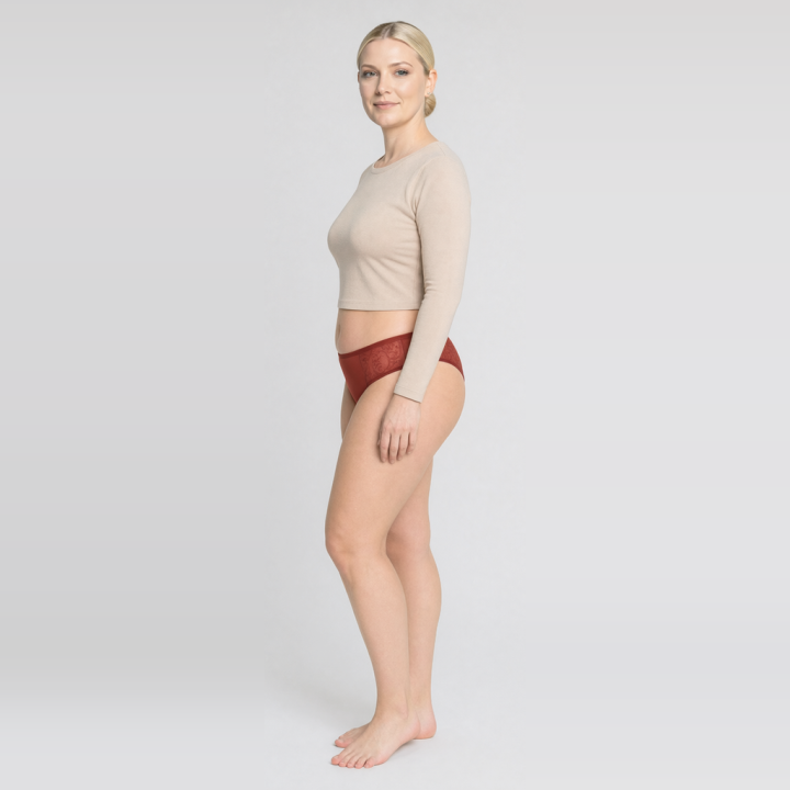 Tanga plus size con detalles en encaje Evelyn - Rojo Rubí
