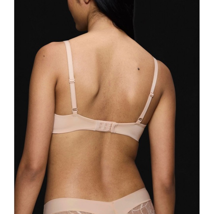 Sujetador Triumph Body Make-Up Illusion Lace WP color piel con aro cómodo y relleno