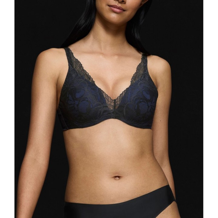 Sujetador Triumph Body Make-Up Illusion Lace WP negro con relleno y aro cómodo
