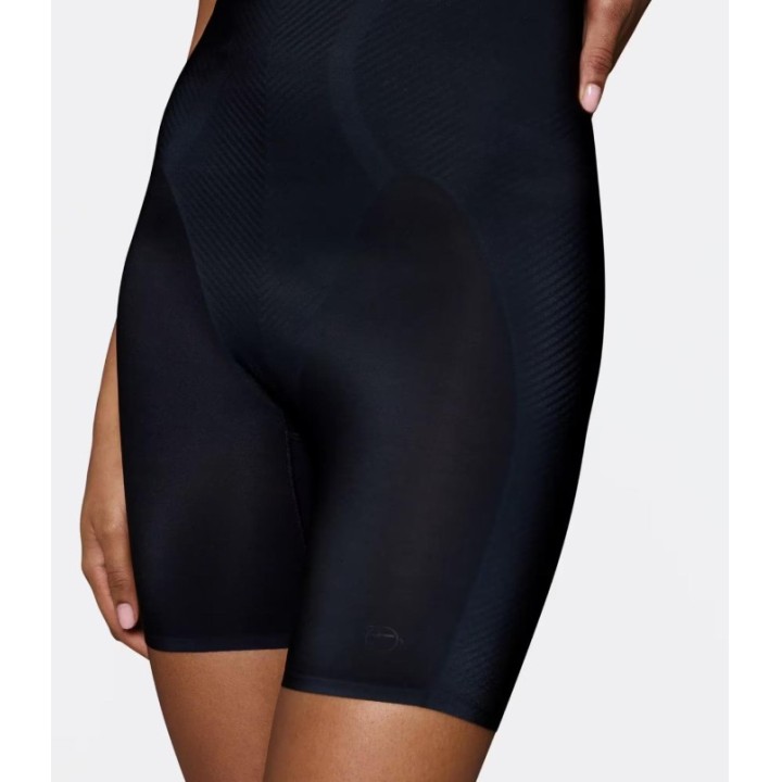 Short alto moldeador Triumph Body Make-Up Illusion Curve Super HW Mid-Thigh